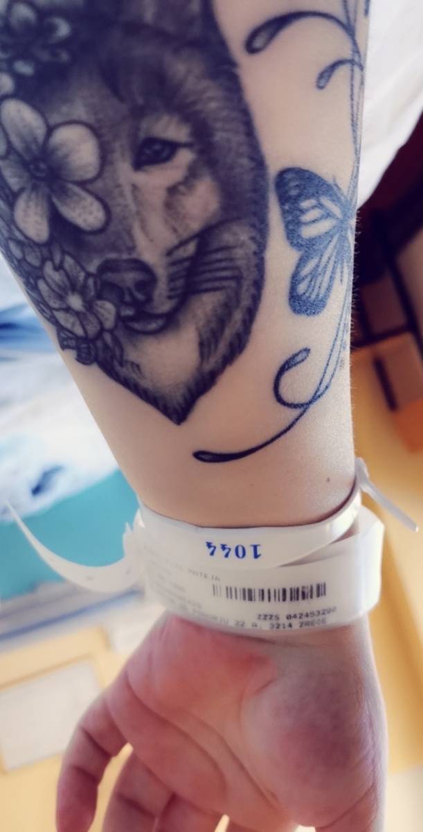 hospital-hospital-bracelet-on-hand-hospitalization