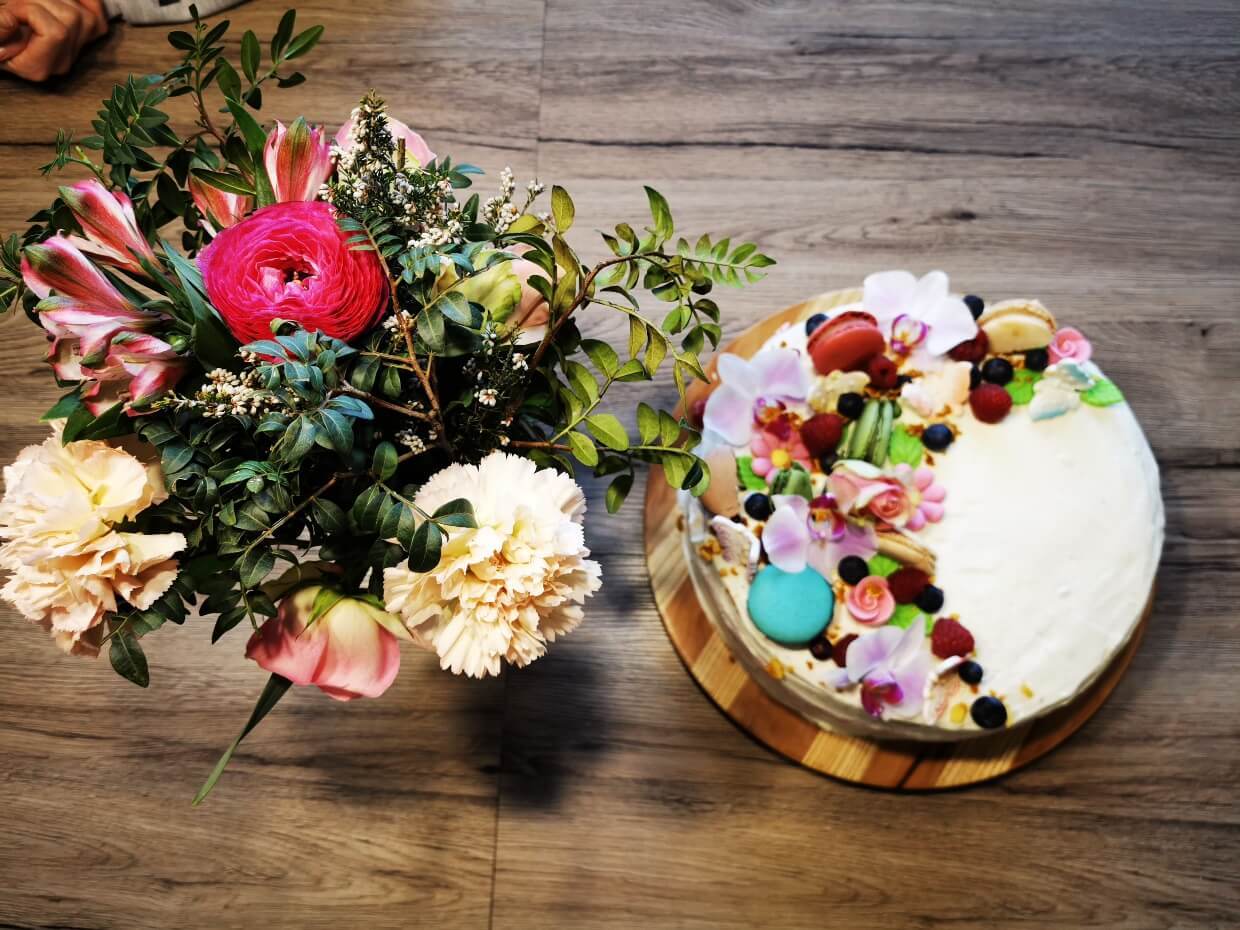 Flower-and-a-cake